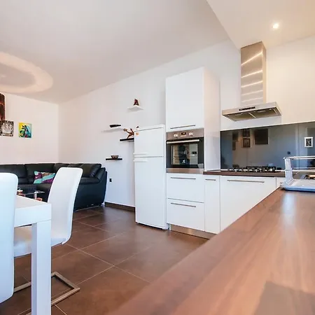 Golden Bridge Apartment With Private Parking Zadar