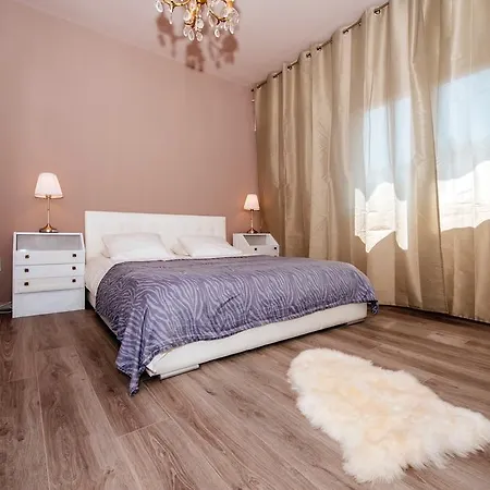 Golden Bridge Apartment With Private Parking Apartment *