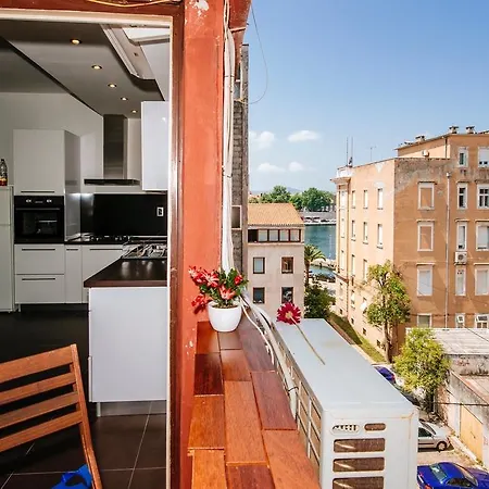 Golden Bridge With Private Parking Appartement