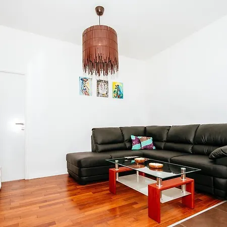 Apartment Golden Bridge Apartment With Private Parking *