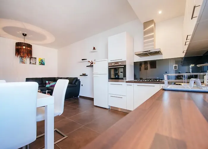 Golden Bridge Apartment With Private Parking Zadar