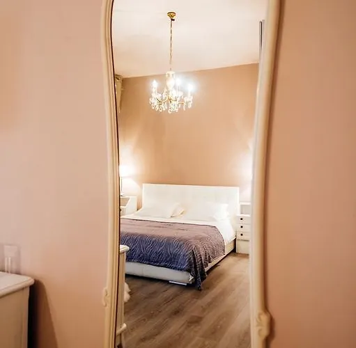 Golden Bridge Apartment With Private Parking Apartman