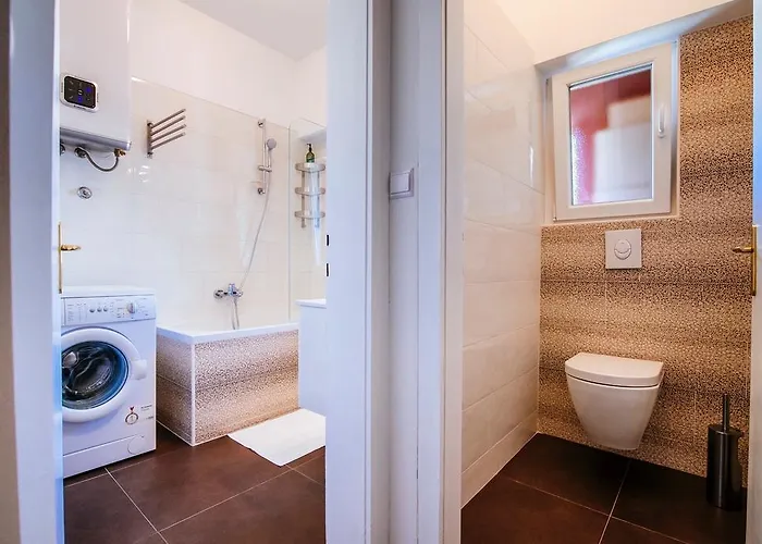 Golden Bridge Apartment With Private Parking